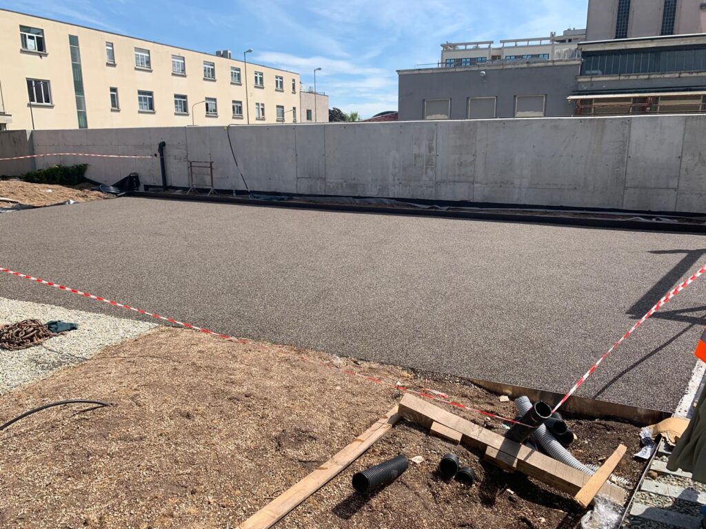 ESO Sport økologisk støbt belægning 1 Area di costruzione con pavimentazione nuova - pavimentazione in colato ecosostenibile stobt belaegning esosport